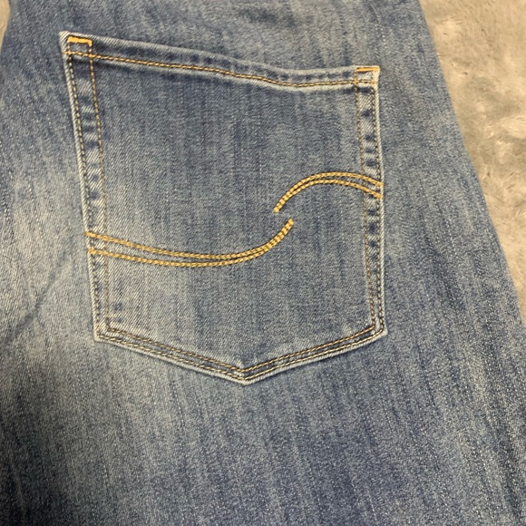 Levi’s Strauss women’s blue jean capris. - Picture 5 of 12